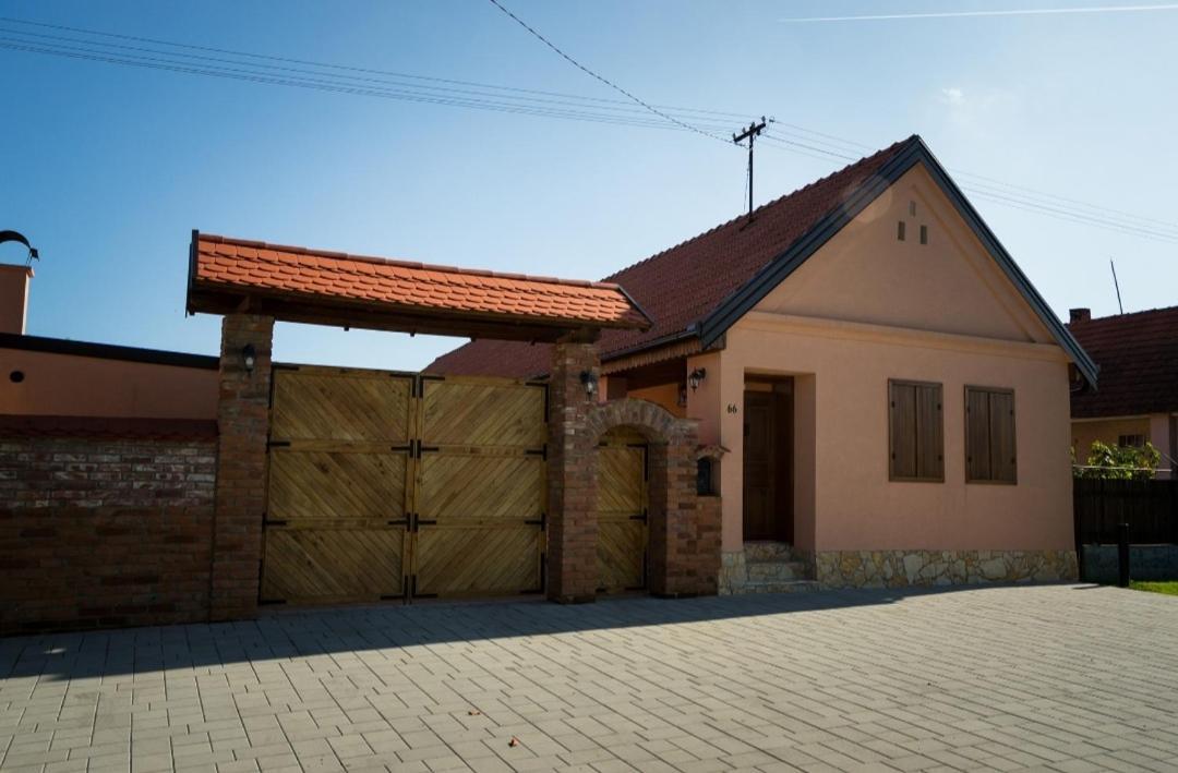 Ferienwohnung Kuca Za Odmor Poppke Fericanci Exterior foto