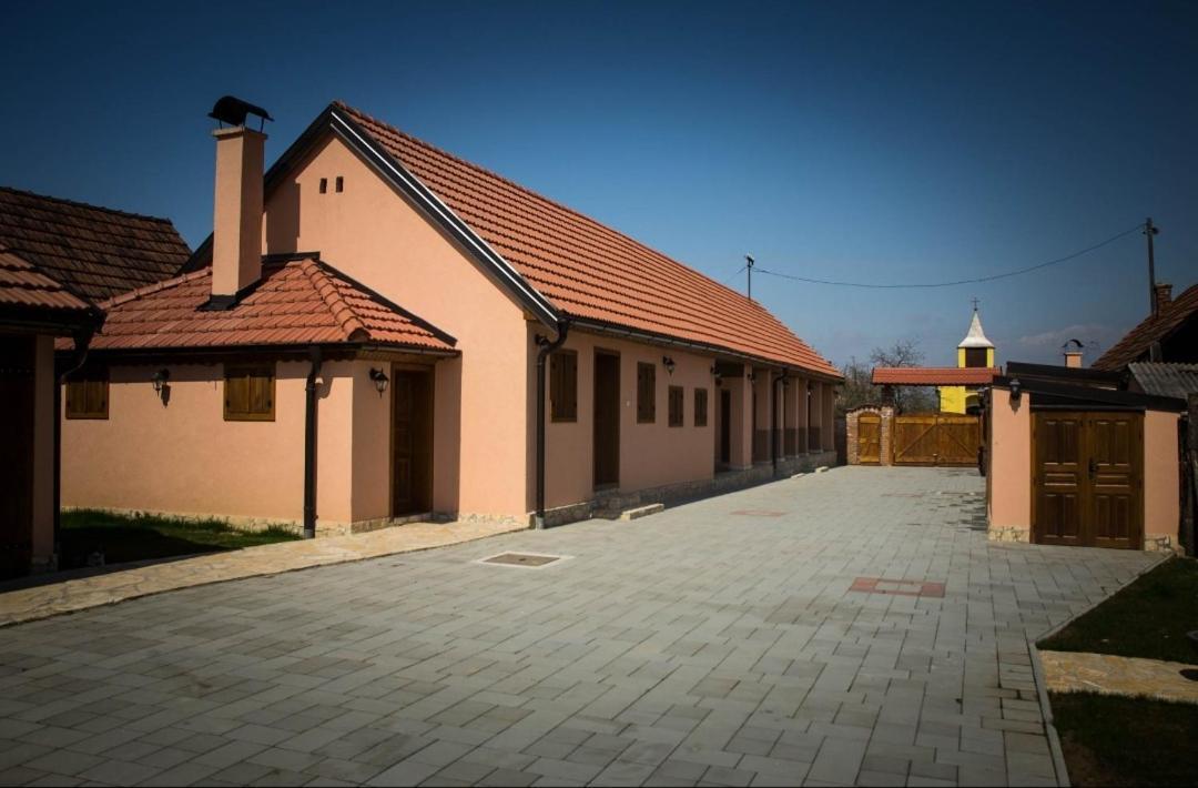 Ferienwohnung Kuca Za Odmor Poppke Fericanci Exterior foto
