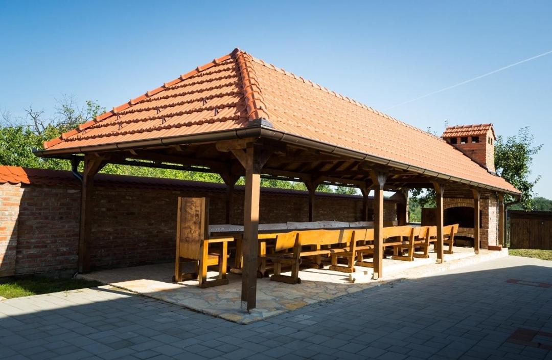 Ferienwohnung Kuca Za Odmor Poppke Fericanci Exterior foto