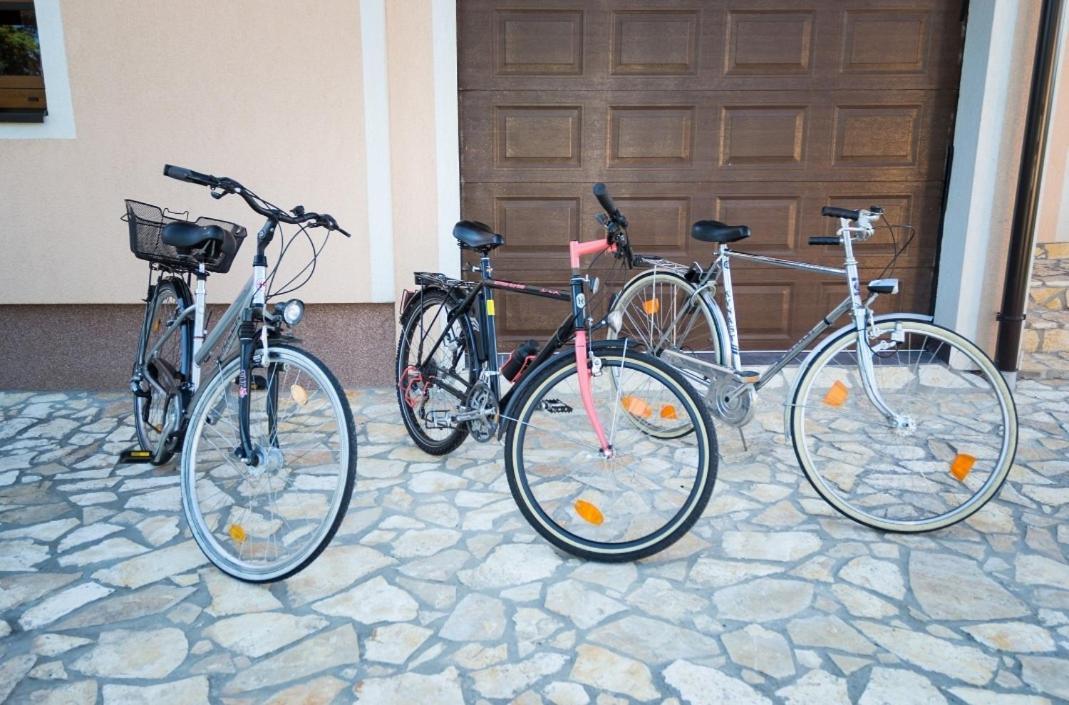 Ferienwohnung Kuca Za Odmor Poppke Fericanci Exterior foto