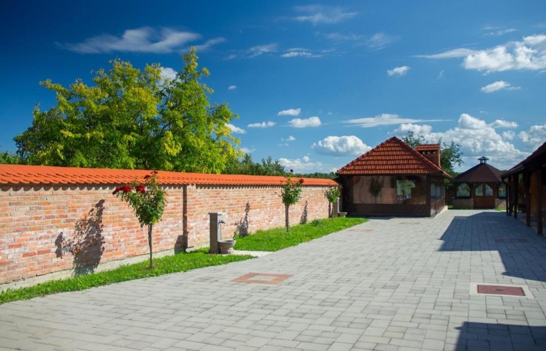 Ferienwohnung Kuca Za Odmor Poppke Fericanci Exterior foto
