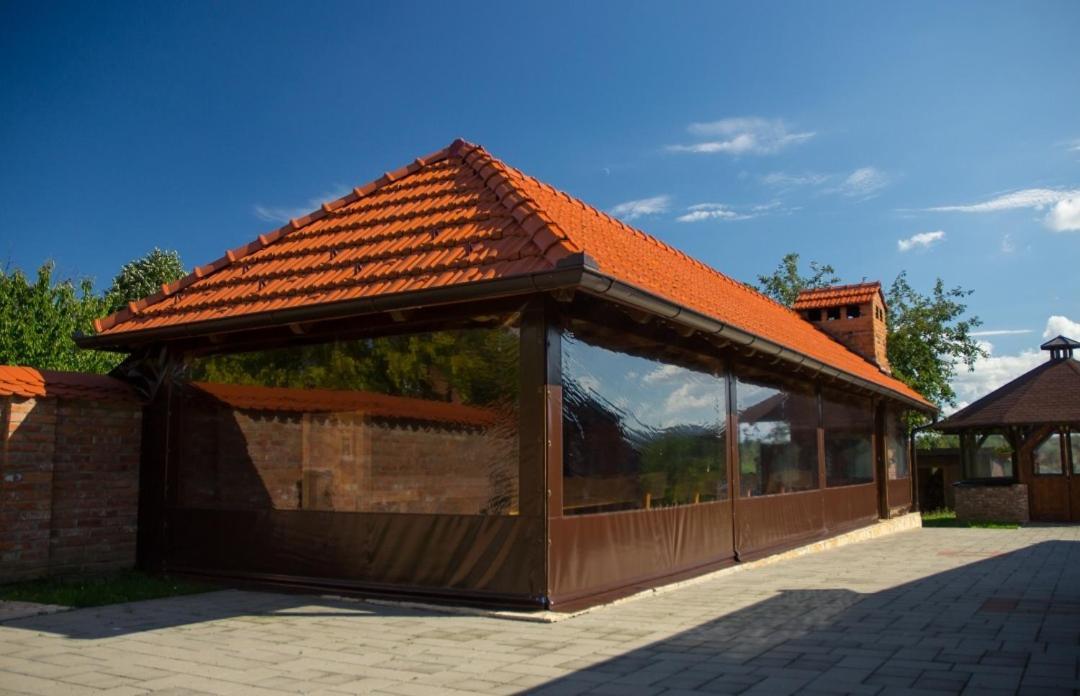 Ferienwohnung Kuca Za Odmor Poppke Fericanci Exterior foto